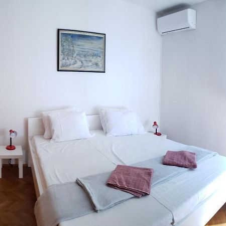 Pine Tree Apartment Дубровник Екстериор снимка