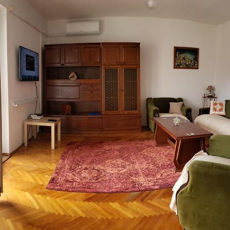 Pine Tree Apartment Дубровник Екстериор снимка