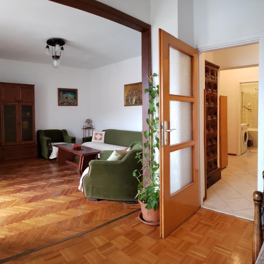 Pine Tree Apartment Дубровник Екстериор снимка