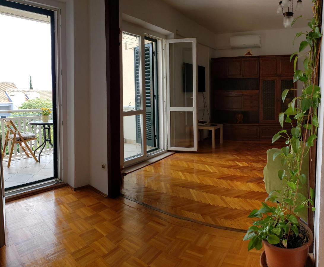 Pine Tree Apartment Дубровник Екстериор снимка