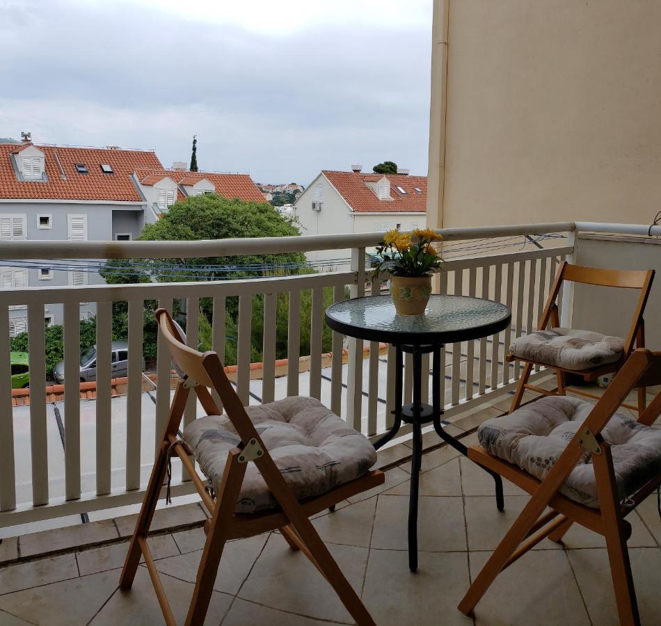 Pine Tree Apartment Дубровник Екстериор снимка