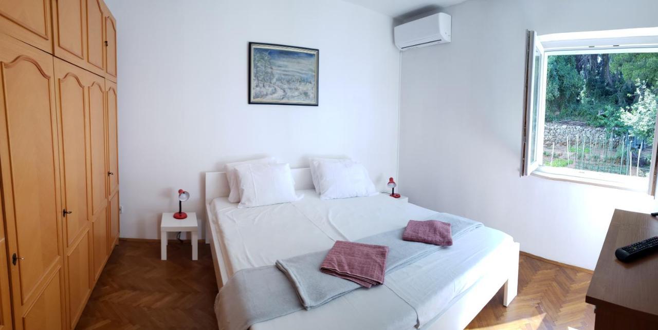 Pine Tree Apartment Дубровник Екстериор снимка