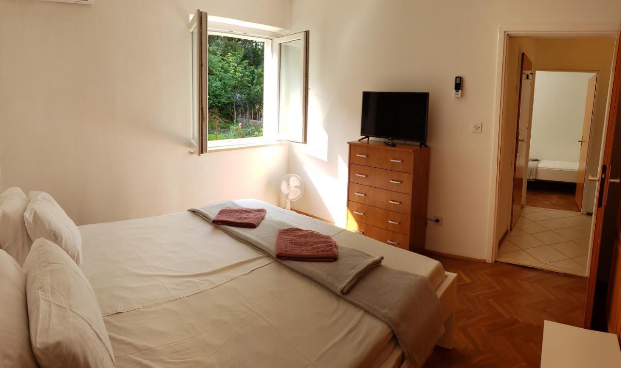 Pine Tree Apartment Дубровник Екстериор снимка