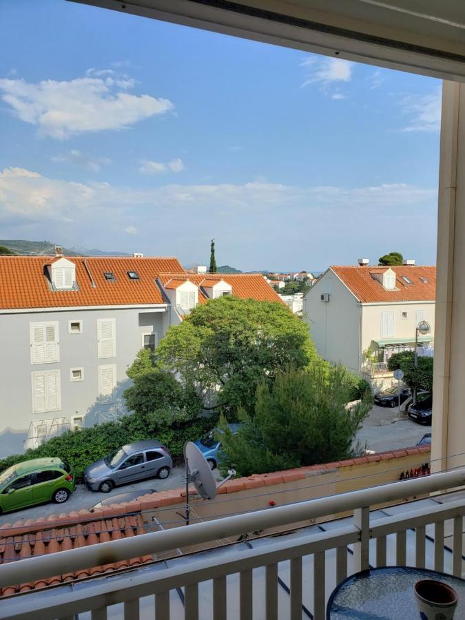 Pine Tree Apartment Дубровник Екстериор снимка