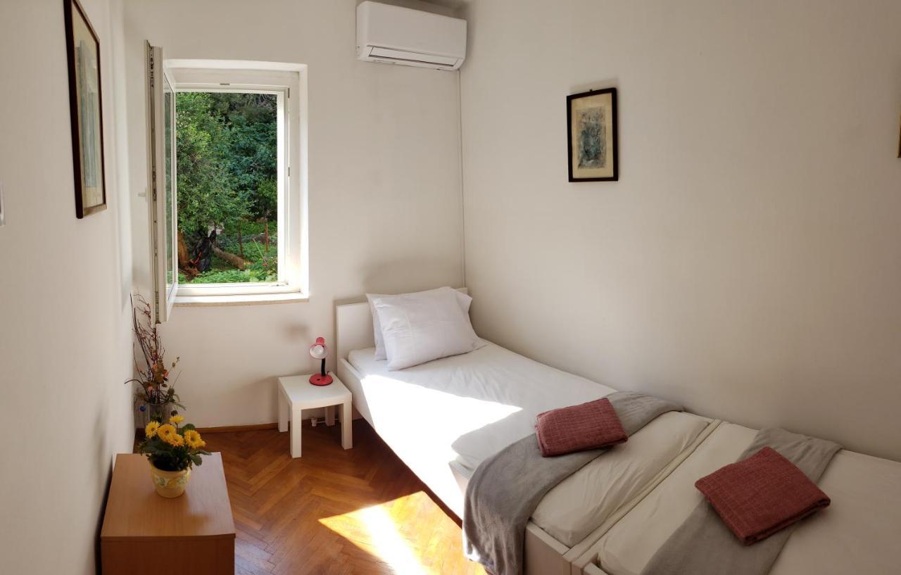 Pine Tree Apartment Дубровник Екстериор снимка
