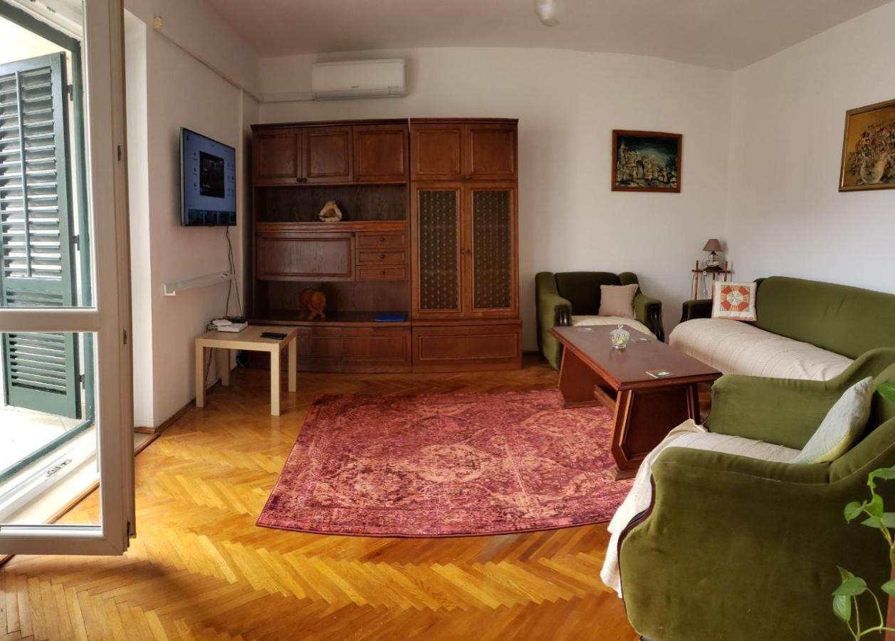 Pine Tree Apartment Дубровник Екстериор снимка